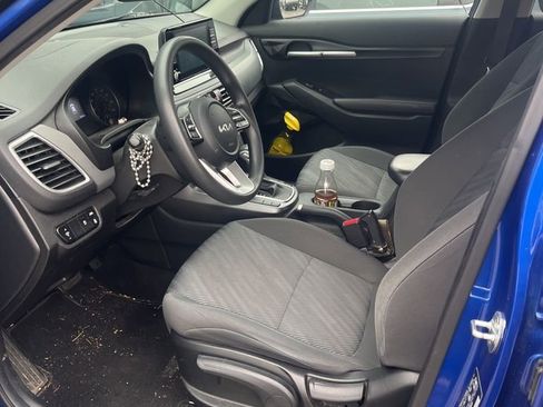 Used 2023 Kia Seltos LX image 3