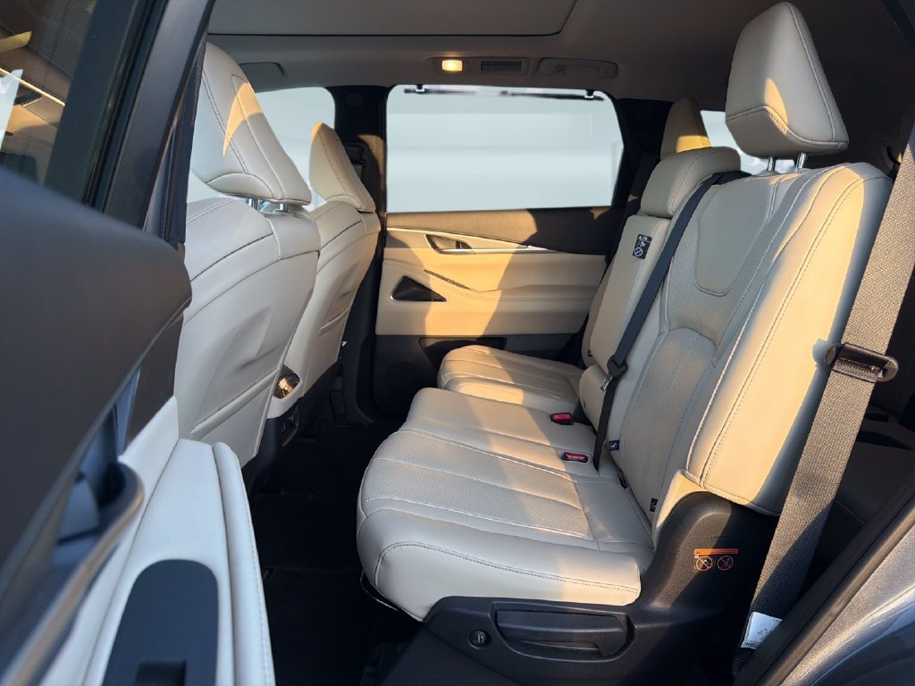 Used 2024 INFINITI QX60 Luxe w/ Performance Audio Package FWD image 29