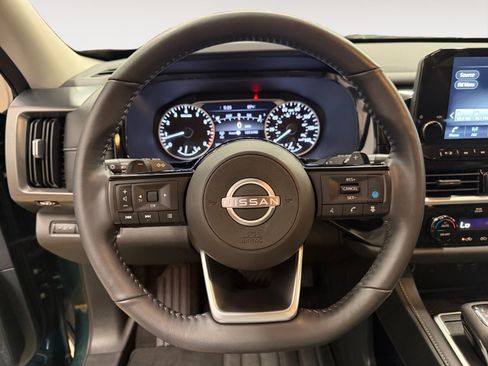 Used 2025 Nissan Pathfinder SL AWD/4WD image 14