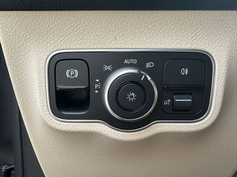Used 2024 Mercedes-Benz EQB 250+ image 29