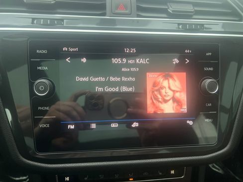 Certified 2019 Volkswagen Tiguan SE w/ Panoramic Sunroof Package image 21