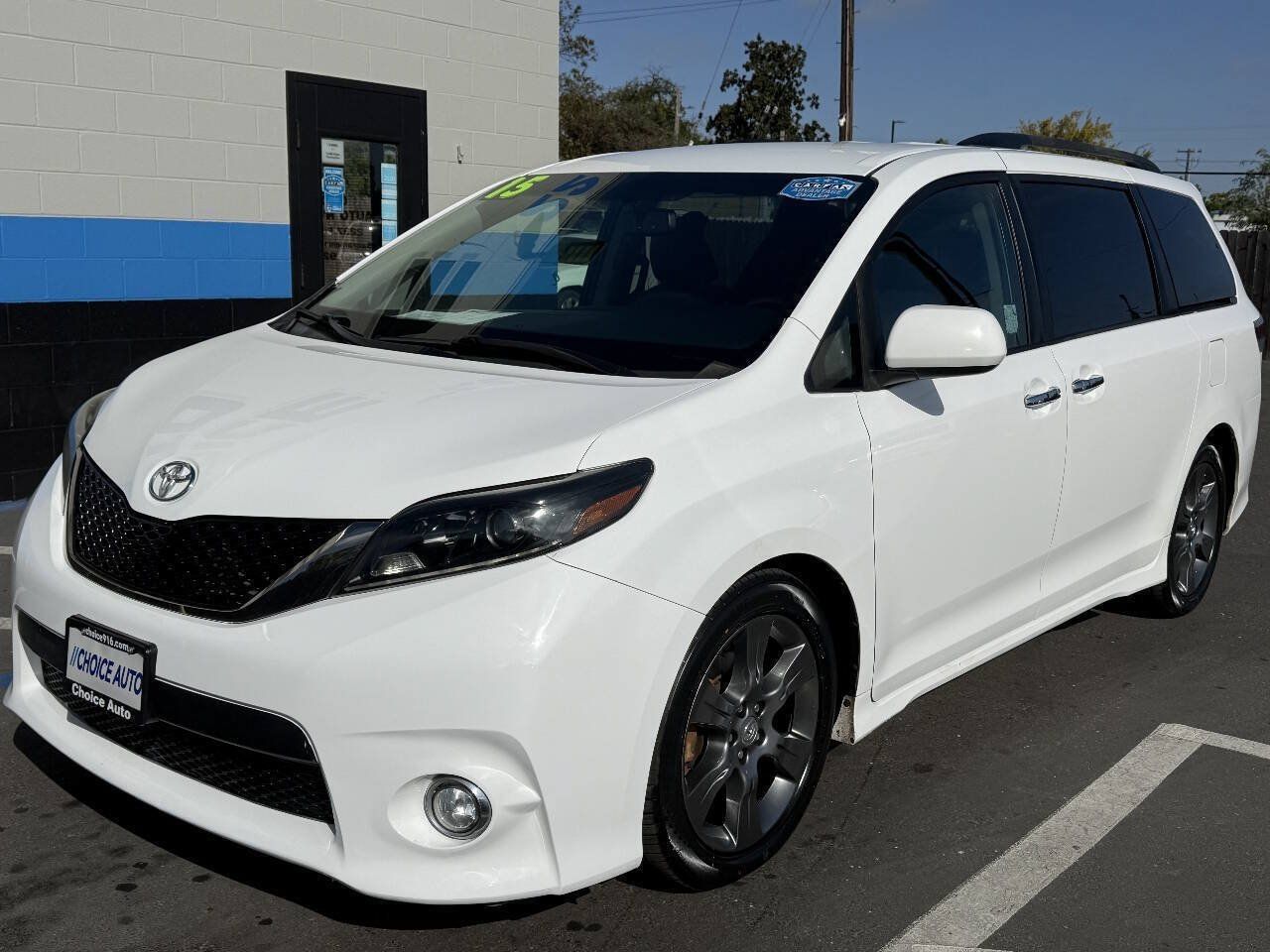 Used 2015 Toyota Sienna SE FWD image 3