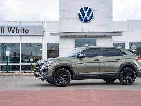 New 2026 Volkswagen Atlas Cross Sport SE image 1