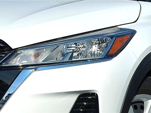 New 2025 Nissan Kicks Play S image 4