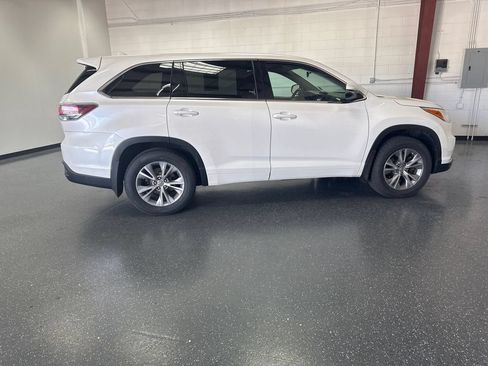 Used 2015 Toyota Highlander Plus AWD/4WD image 3