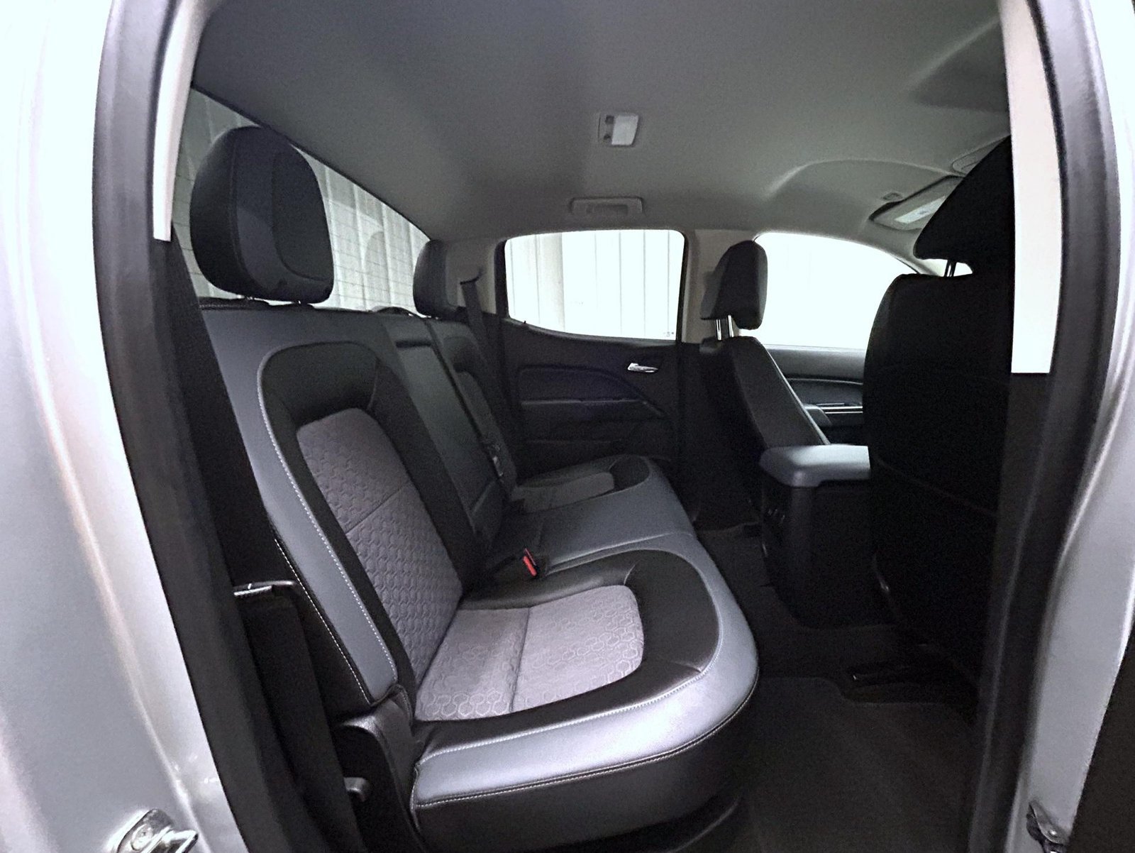 Used 2015 Chevrolet Colorado Z71 AWD/4WD image 18