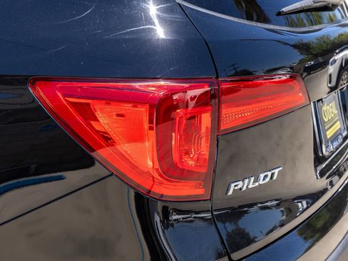 Used 2017 Honda Pilot Touring image 12