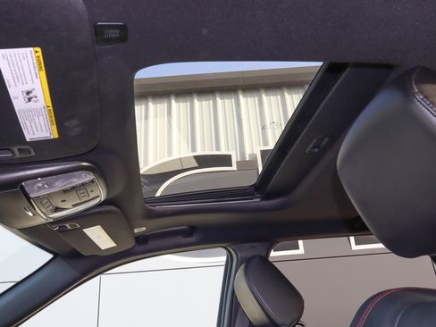 Used 2025 Dodge Durango GT image 8