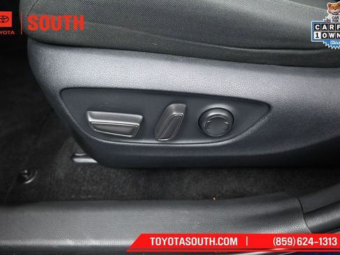 Used 2025 Toyota RAV4 XLE AWD/4WD image 21