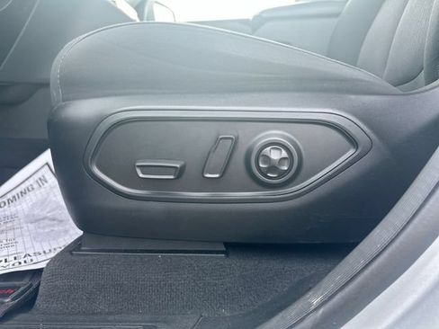 Used 2023 Jeep Grand Cherokee Laredo AWD/4WD image 14