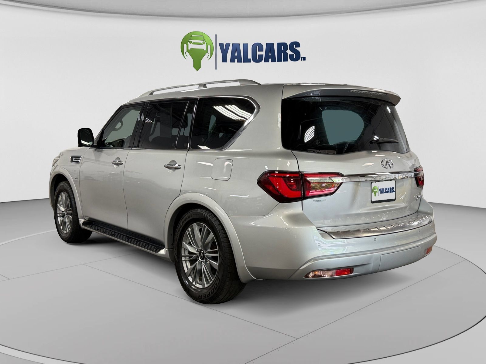 Used 2018 INFINITI QX80 4WD w/ Driver Assistance Package image 3