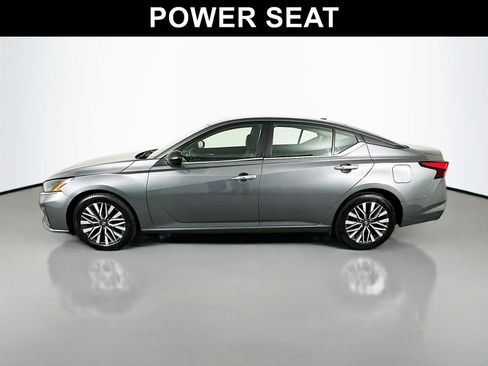 Used 2024 Nissan Altima 2.5 SV image 4