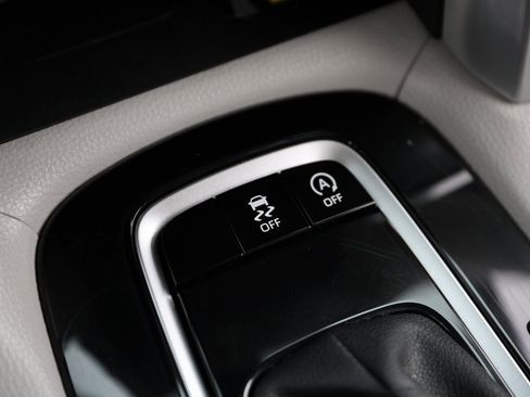 Used 2022 Toyota Corolla Cross LE image 25