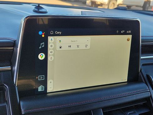 Used 2022 Chevrolet Suburban RST w/ Luxury Package image 16