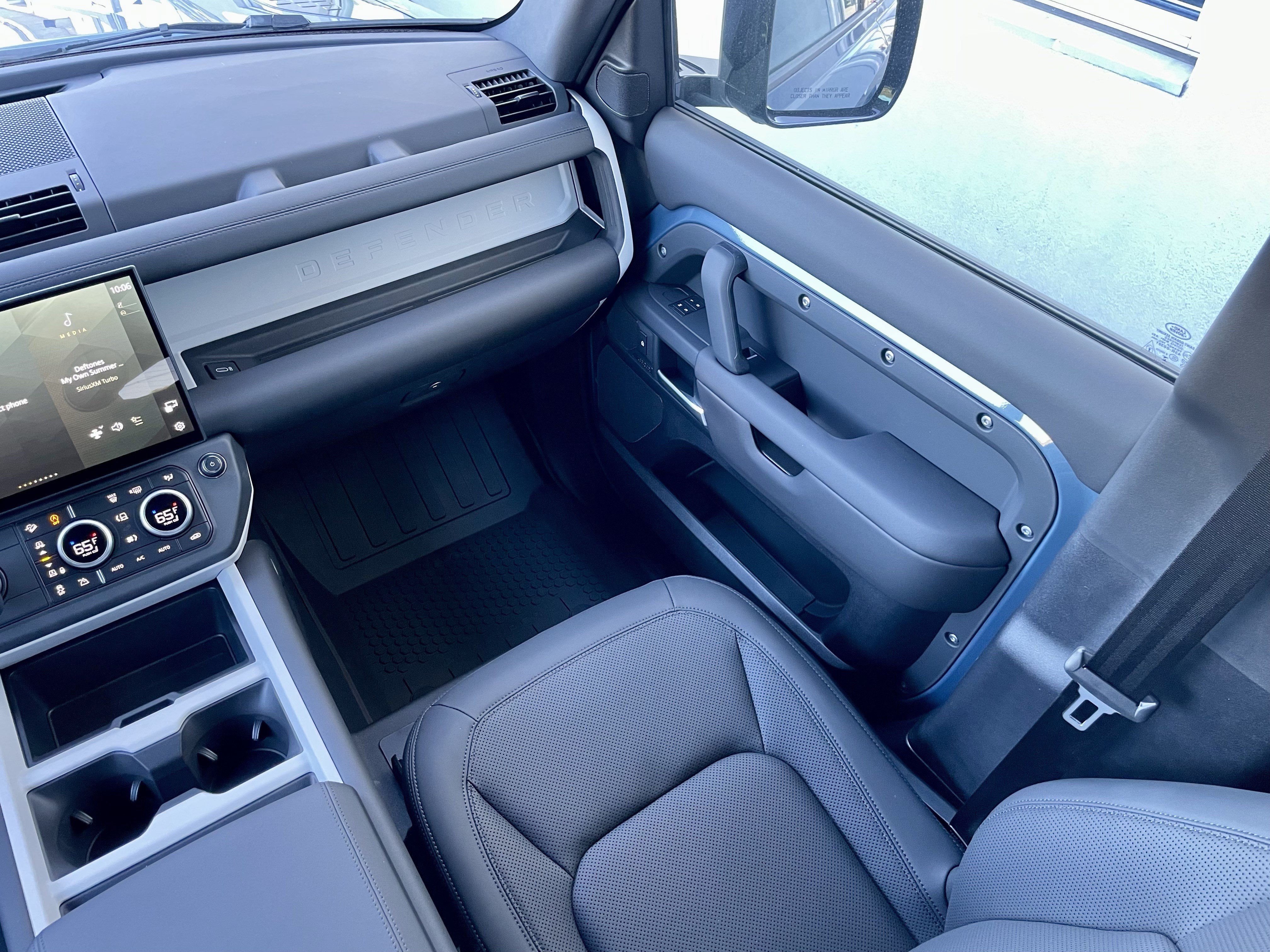 New 2026 Land Rover Defender 110 X-Dynamic SE AWD/4WD image 18