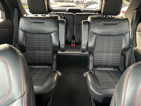 Used 2025 Ford Explorer ST-Line image 26