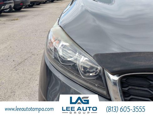 Used 2020 Kia Sorento LX FWD image 9