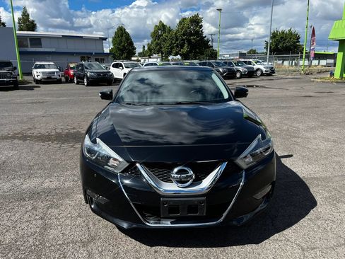 Used 2017 Nissan Maxima Platinum w/ Interior Lighting Package FWD image 9