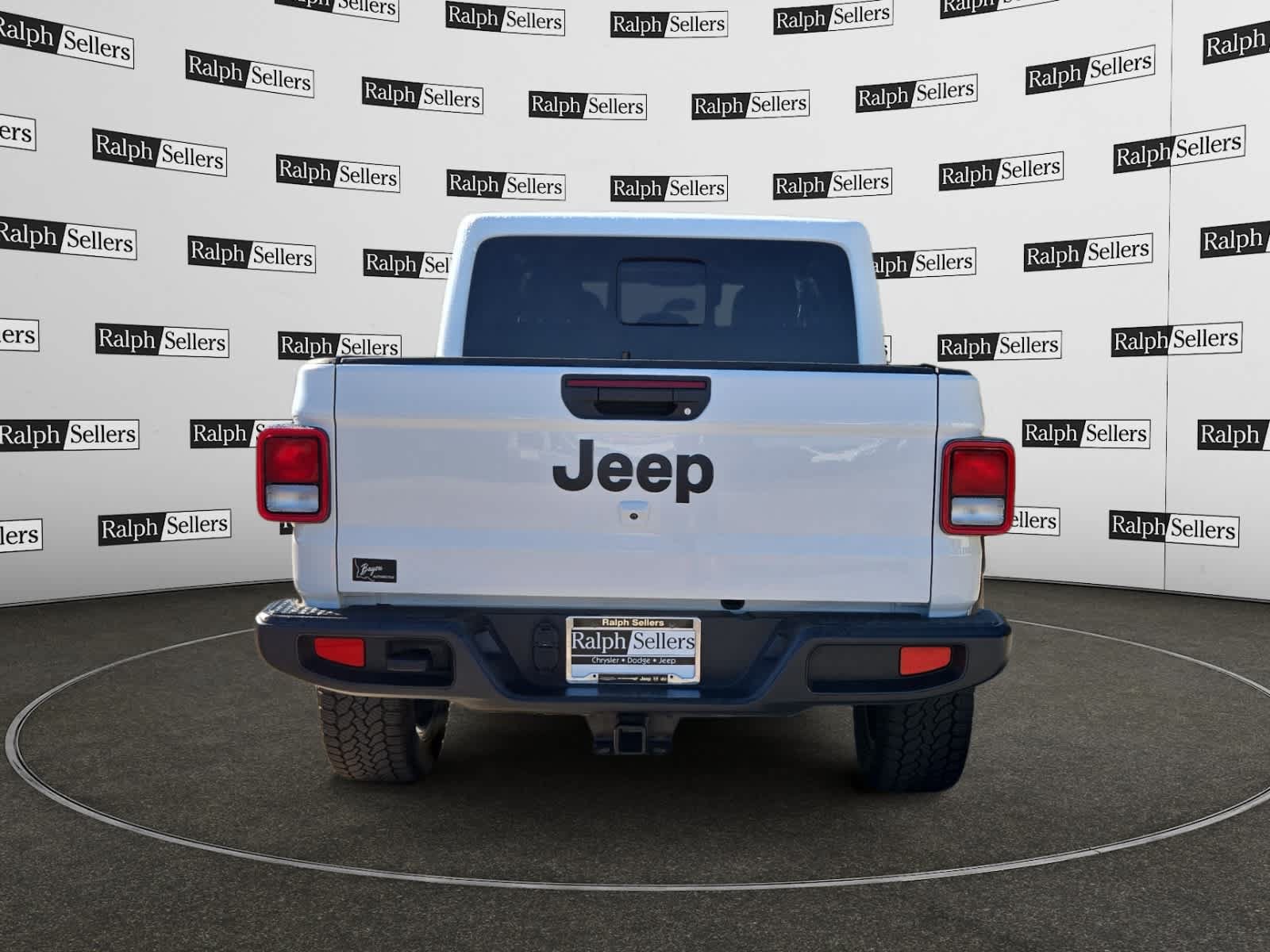 Used 2024 Jeep Gladiator Sport AWD/4WD image 5