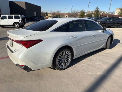 Used 2021 Toyota Avalon Limited image 3