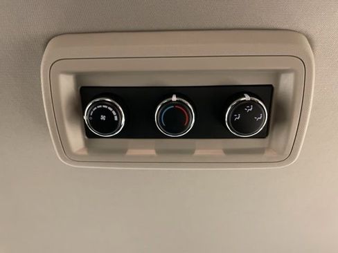 Used 2018 Dodge Grand Caravan SE w/ UConnect Hands-Free Group image 22
