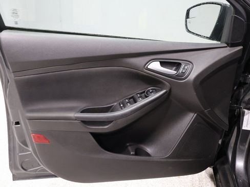 Used 2018 Ford Focus SE w/ Cold Weather Package image 13