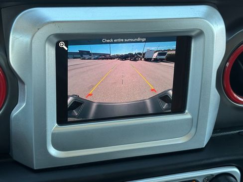 Used 2023 Jeep Gladiator Sport image 15