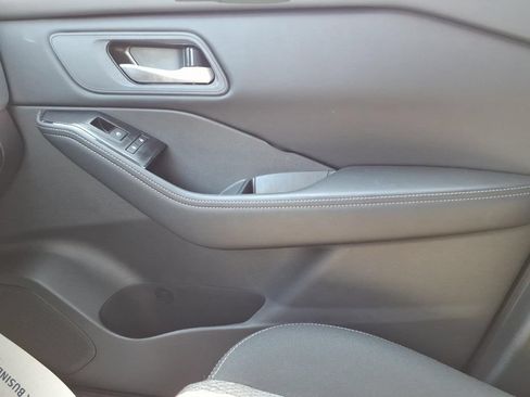 Used 2025 Nissan Rogue SV FWD image 23