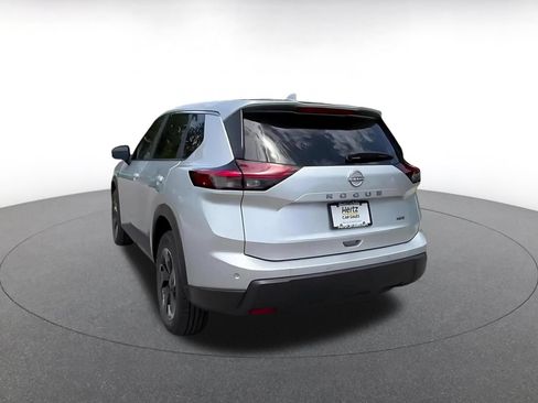 Used 2025 Nissan Rogue SV AWD/4WD image 11