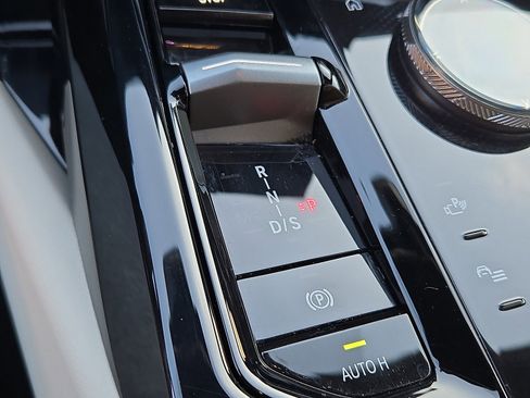 Used 2024 BMW 540i xDrive w/ Premium Package image 16