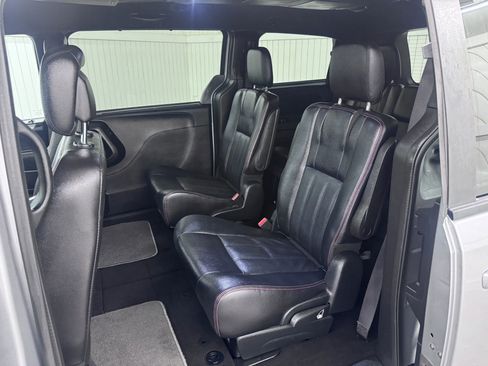 Used 2019 Dodge Grand Caravan GT image 12
