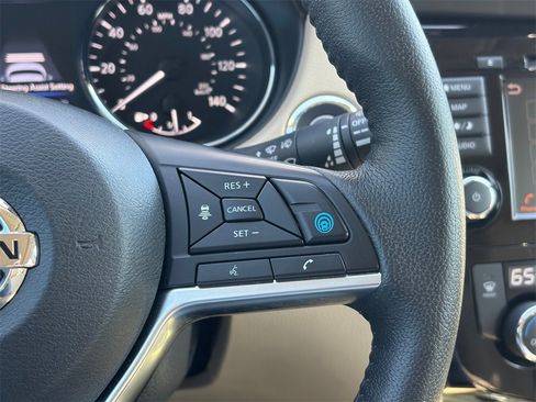 Used 2019 Nissan Rogue SL w/ Premium Package image 13