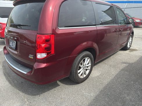 Used 2019 Dodge Grand Caravan SXT image 4