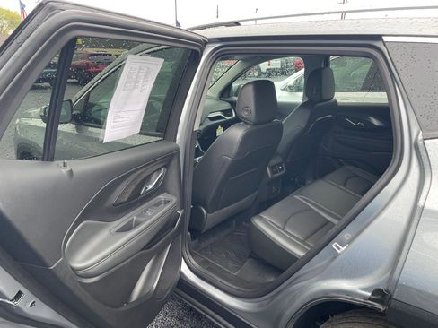 Used 2024 GMC Terrain SLT w/ Infotainment Package II image 11