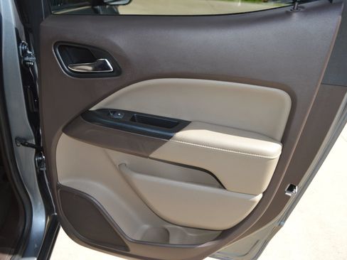 Used 2018 GMC Canyon SLE RWD image 25