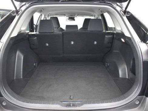 Used 2022 Toyota RAV4 LE FWD image 8