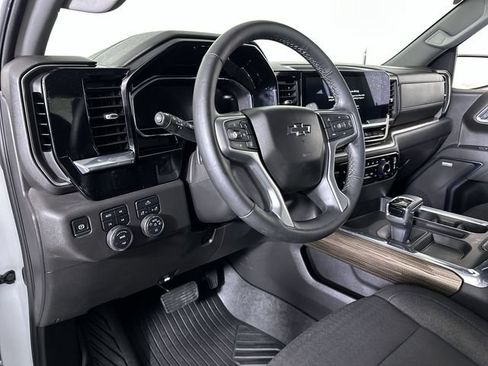 Used 2025 Chevrolet Silverado 1500 LT Trail Boss w/ Convenience Package II AWD/4WD image 10