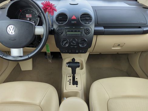 Used 2008 Volkswagen Beetle SE image 26