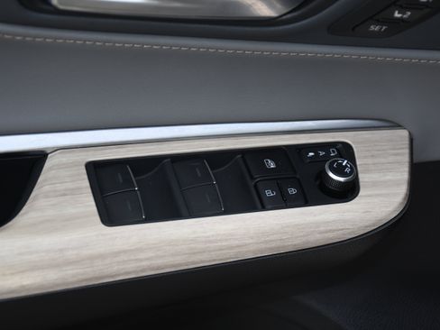 Used 2021 Toyota Venza Limited w/ Advanced Technology Package image 10