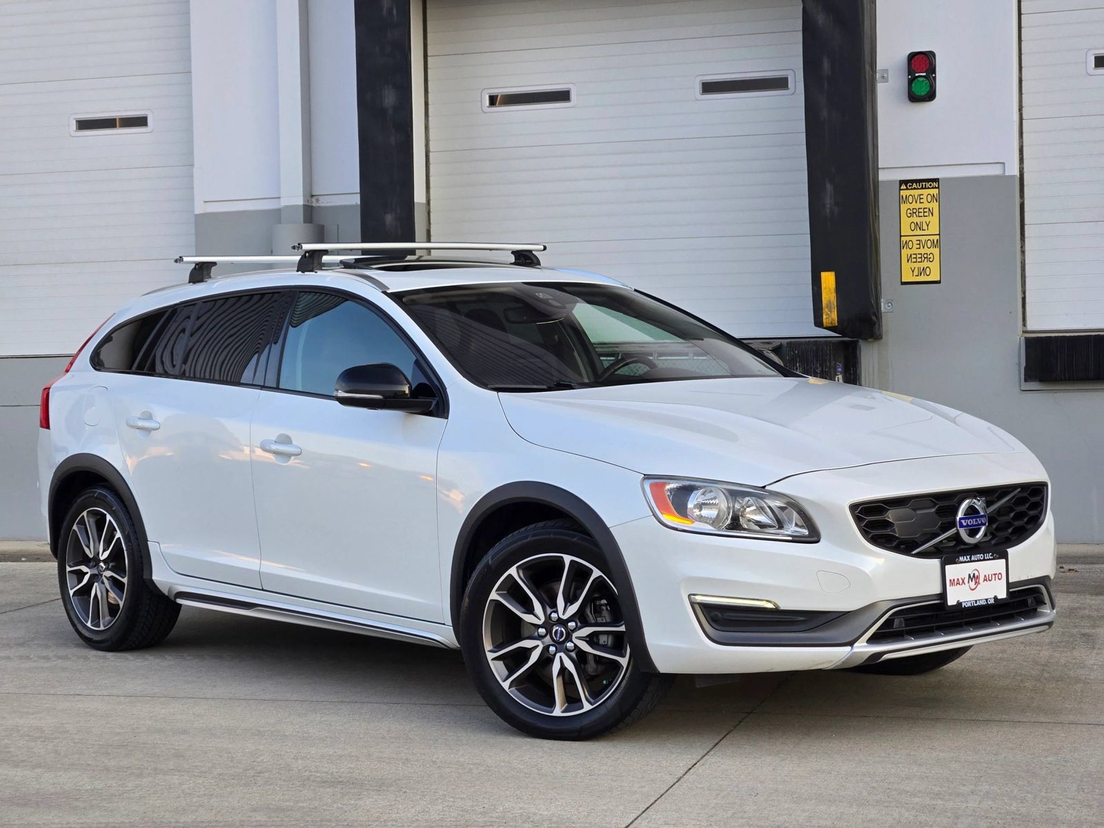 Used 2016 Volvo V60 T5 Cross Country w/ Convenience Package AWD/4WD image 1