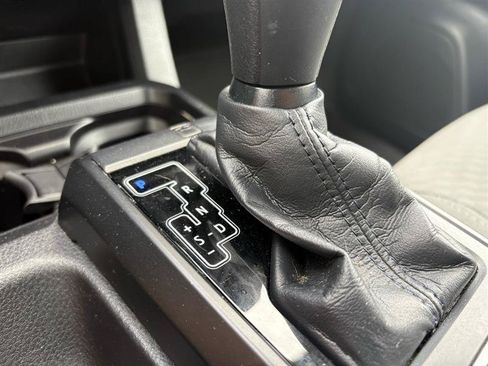 Used 2020 Toyota Tacoma SR AWD/4WD image 31