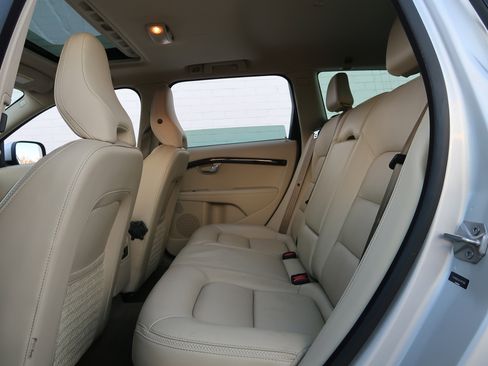 Used 2014 Volvo XC70 3.2 image 38