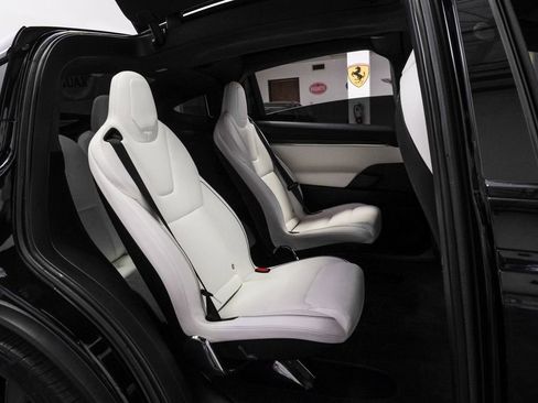 Used 2023 Tesla Model X Plaid image 39