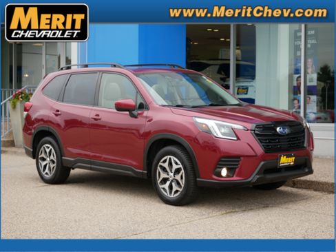 Used 2023 Subaru Forester Premium image 1