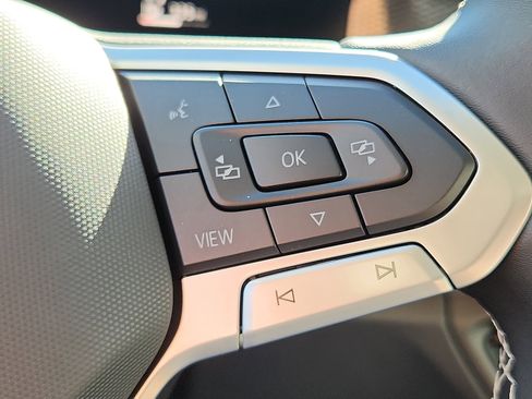New 2026 Volkswagen Tiguan SE FWD image 19