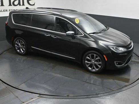 Used 2019 Chrysler Pacifica Limited w/ Advanced Safetytec Group image 46