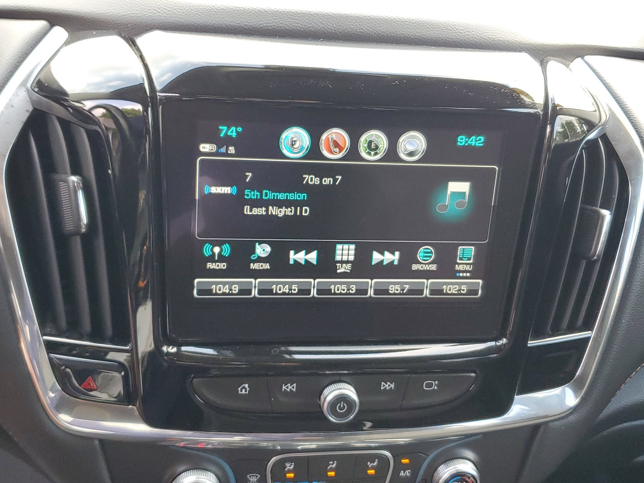Used 2018 Chevrolet Traverse LT FWD image 23