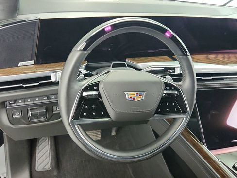 Certified 2025 Cadillac Escalade Sport Platinum w/ LPO, Floor Liner Package AWD/4WD image 18
