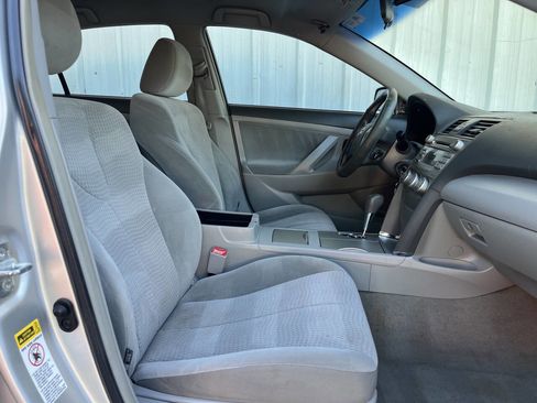 Used 2011 Toyota Camry LE image 9