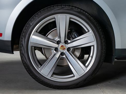 Certified 2025 Porsche Macan AWD/4WD image 13